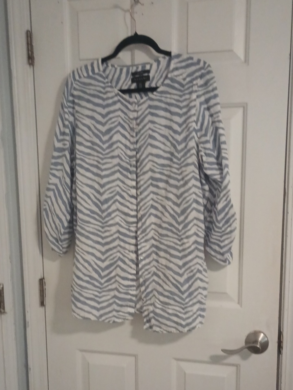 Tahari Blue and White Zebra-Print Button-Front Linde Blouse